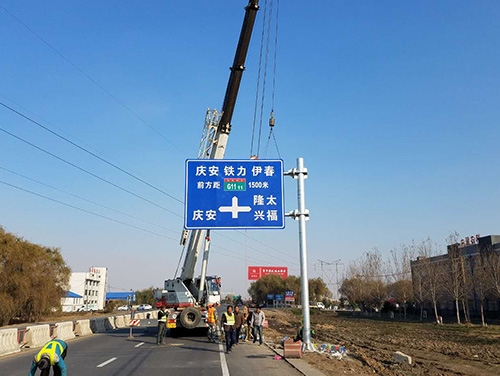 朝阳朝阳道路护栏网网片该如何进行正确的选购呢？